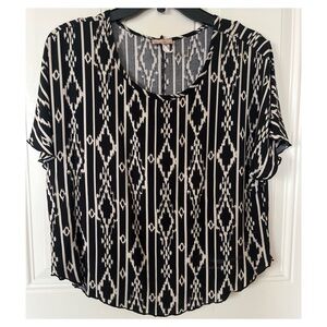 Fashion Magazine Large Black and Cream Patterned Short Sleeve Blouse.